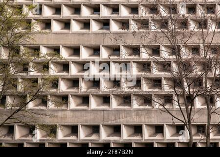 Universitäts- und Stadtbibliothek in der Kerpener Straße im Stadtteil Lindenthal, erbaut 1966 nach Plänen des Architekten Rolf Gutbrod, Köln. Stockfoto
