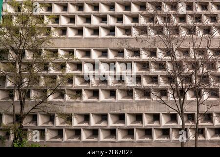 Universitäts- und Stadtbibliothek in der Kerpener Straße im Stadtteil Lindenthal, erbaut 1966 nach Plänen des Architekten Rolf Gutbrod, Köln. Stockfoto