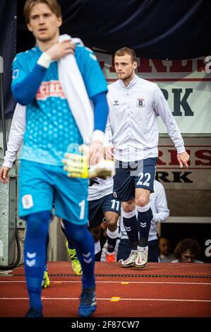 Aarhus, Dänemark. April 2021. Benjamin Hvidt (22) von der AGF steigt in das 3F Superliga-Spiel zwischen Aarhus GF und FC Midtjylland im Ceres Park in Aarhus ein. (Foto: Gonzales Photo/Alamy Live News Stockfoto