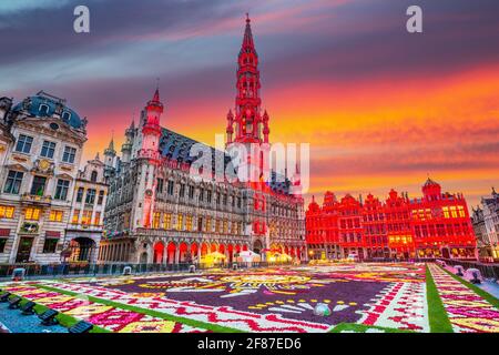 Brüssel, Belgien - 17. August 2018: Grand Place während Blütenteppich Festival. Das Thema dieses Jahres war Mexiko. Stockfoto