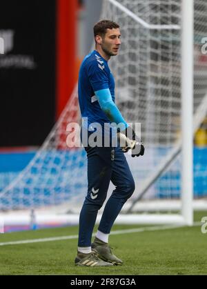 Coventry City-Torwart Marko Marosi wärmt sich auf dem Spielfeld vor dem Sky Bet Championship-Spiel im Vitality Stadium, Bournemouth. Bilddatum: Samstag, 10. April 2021. Stockfoto