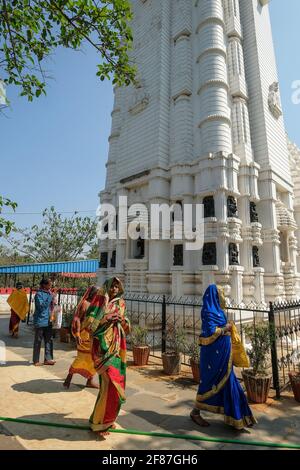 Koraput, Indien - 2021. Februar: Besucher des Jagannath-Tempels am 23. Februar 2021 in Koraput, Odisha, Indien. Stockfoto