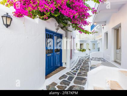 Mykonos, Griechenland. Blick auf die engen Gassen von Mykonos Stadt. Stockfoto