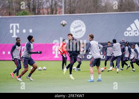 Paris, Frankreich 12/04/2021, von links: Bouna Sarr (FC Bayern München), Jerome BOATENG (FC Bayern München), Benjamin PAVARD (FC Bayern München), Joshua KIMMICH (FC Bayern München), Aktion. Abschlusstraining vor dem CL Viertelfinale, Spiel Paris Saint Germain- FC Bayern München Football Champions League Viertelfinale. Am 12. April 2021. DIE DFL-VORSCHRIFTEN VERBIETEN DIE VERWENDUNG VON FOTOS ALS BILDSEQUENZEN UND/ODER QUASI-VIDEO. Foto: Marco Donato/FC Bayern München via SVEN SIMON Fotoagentur GmbH & Co. Pressefoto KG # Prinzessin-Luise-Str. 41 # 45479 M uelheim/R uhr # Tel 0208/9413250 # Fax. 0208/9413260 # G Stockfoto