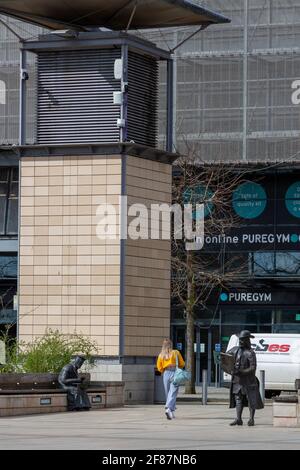 Bristol, Großbritannien. 12. April 2021. Die Leute durften wieder ins Fitnessstudio gehen, da die Einschränkungen von Covid gelockert wurden. Kredit: Rob Hawkins / Alamy Live Nachrichten Stockfoto