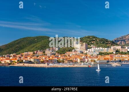 Korsika, Frankreich Küstenorte Skyline am Mittelmeer. Stockfoto