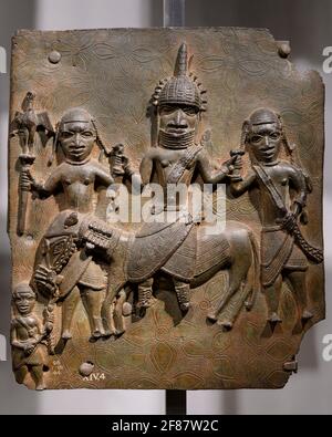 London. England. Benin Bronzen auf Anzeige an das Britische Museum, Messing Plaketten von der Royal Court Palace des Königreichs Benin, 16. und 17. Jahrhunderts. Stockfoto