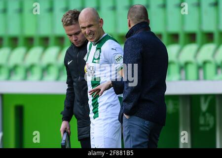 GRONINGEN, NIEDERLANDE - APRIL 11: Vierter Offizier Alex Bos, Arjen Robben vom FC Groningen, Trainer Danny Buijs vom FC Groningen während der niederländischen Eredivis Stockfoto