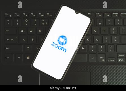 Zoom Video Communications bietet Videotelefonie- und Online-Chat-Dienste über Eine Cloud-basierte Peer-to-Peer-Softwareplattform und wird für telec verwendet Stockfoto