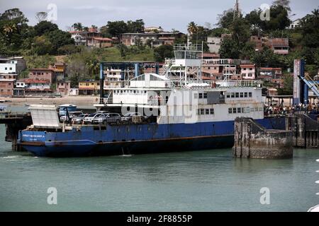 itaparica, bahia / brasilien - 5. september 2017: Blick auf die Fähre Juracy Magalhaes Jr am Terminal Bom Despacho auf der Insel Itaparica. *** Lokal Stockfoto