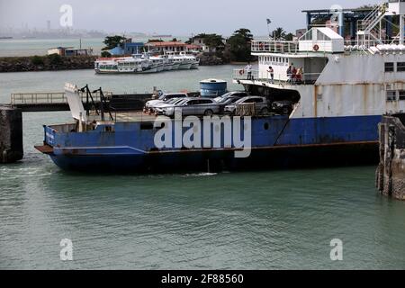 itaparica, bahia / brasilien - 5. september 2017: Blick auf die Fähre Juracy Magalhaes Jr am Terminal Bom Despacho auf der Insel Itaparica. *** Lokal Stockfoto