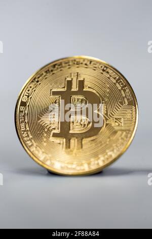 bitcoin Kryptowährung, Börsenkonzept. Makroaufnahme, virtuelles Geld Gold, Technologie, Geschäft, Handel Börsenkonzept moderner Hintergrund Stockfoto