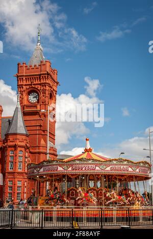 Pierhead Building and Ferris Wheel, Cardiff Bay, Cardiff, Wales Stockfoto