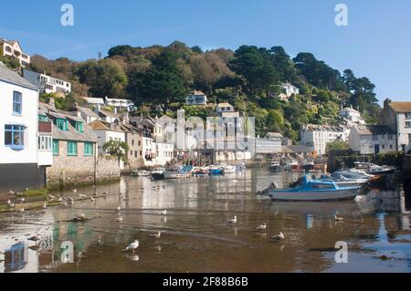 Der Hafen und das Dorf Polperro, Cornwall, Großbritannien - John Gollop Stockfoto