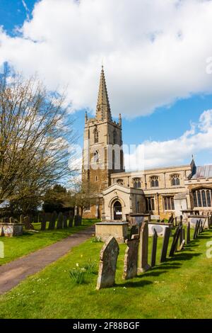 St. Mary's und St. Peter's Parish Church, Harlaxton, in der Nähe von Grantham, Lincolnshire, England. Stockfoto