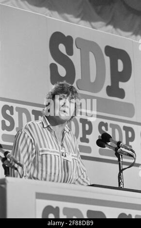 Datei-Foto vom 10/09/85 von Shirley Williams, Präsidentin der Sozialdemokratischen Partei, in einer Rede auf der SDP-Konferenz, als sie versuchte, das gewerkschaftsfeindliche Image der Partei zu zerstreuen. Die ehemalige Kabinettsministerin und liberal-demokratische Kollegin, Baroness Williams aus Crosby, ist im Alter von 90 Jahren gestorben, sagten die Liberaldemokraten. Ausgabedatum: Montag, 12. April 2021. Stockfoto