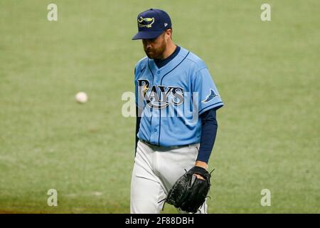 Der Tampa Bay Rays Relief Pitcher Collin McHugh (31) kehrt zum Dugout zurück, nachdem er am Sonntag, den 11. April 2021, im 10. Inning auf dem Tropicana Field in St. Petersburg, Florida, gegen die New York Yankees angestachelt hatte. (Foto von Ivy Ceballo/Tampa Bay Times/TNS/Sipa USA) Quelle: SIPA USA/Alamy Live News Stockfoto