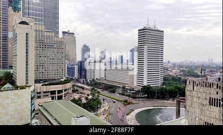 Jakarta, Indonesien - 04. April 2021 : Building around bundaran HI Stockfoto