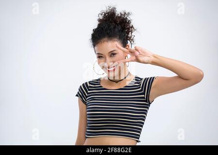 Modebewusste junge Frau Stockfoto