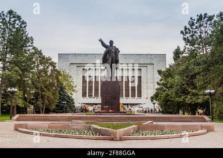 BISCHKEK, KIRGISISTAN - 6. MAI 2017: Wladimir-Lenin-Statue in Bischkek, der Hauptstadt Kirgisistans. Stockfoto