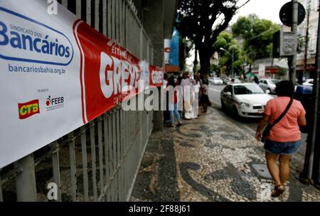 salvador, bahia / brasilien - 22. september 2016: Informatives Plakat zum Bankstreik ist in der Bradesco-Bankfiliale an der Avenida Sete de Setembro im Stadtzentrum zu sehen Stockfoto