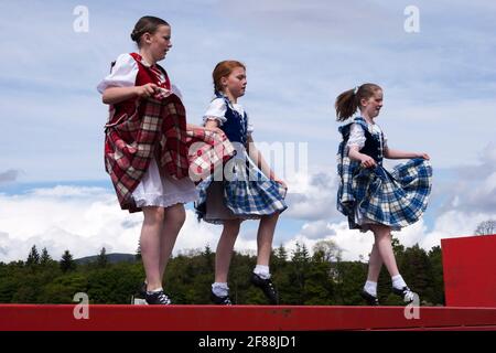 Highland Dancers beim Wettbewerb bei Highland Games, Schottland Stockfoto