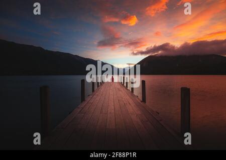 Sonnenuntergang über dem See Rotoiti, Neuseeland Stockfoto