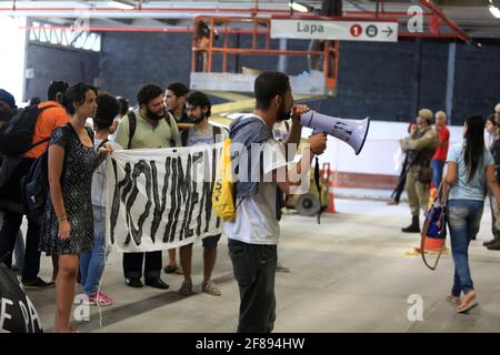 salvador, bahia / brasilien - 21. januar 2016: Mitglieder der Passe Livre-Bewegung werden während einer Demonstration in Estacao da Lapa gegen den Aufwiegeszug gesehen Stockfoto