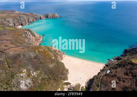 Die wunderschöne Südwestküste von Cornwall wurde an einem sonnigen Tag aus der Luft aufgenommen. Stockfoto