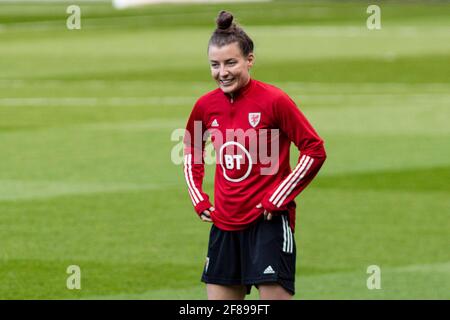 Cardiff, Großbritannien. April 2021. Angharad James von Wales beim Training von Wales Women Training am 12. April 2021 im Cardiff City Stadium. Quelle: Lewis Mitchell/Alamy Live News Stockfoto