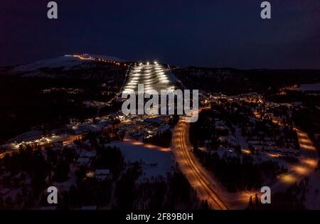 Levi Ski Village Winterabend 01 Stockfoto