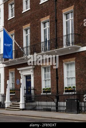 Das Äußere des Chatham House (The Royal Institute of International Affairs), 10 St. James's Square, London, einem Institut für Außenpolitik. Stockfoto