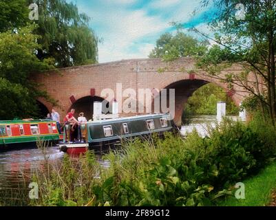 Sommerurlaub auf der Themse bei Sonning Bridge, in der britischen Provinz. Maleffekt hinzugefügt Stockfoto