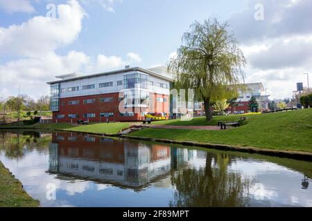 Daresbury Science Park auch als Sci-Tech Daresbury Enterprise ON bekannt Der Duke of Bridgewater Kanal in der Nähe des Dorfes Daresbury-Tscheshire Stockfoto