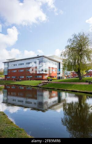 Daresbury Science Park auch als Sci-Tech Daresbury Enterprise ON bekannt Der Duke of Bridgewater Kanal in der Nähe des Dorfes Daresbury-Tscheshire Stockfoto