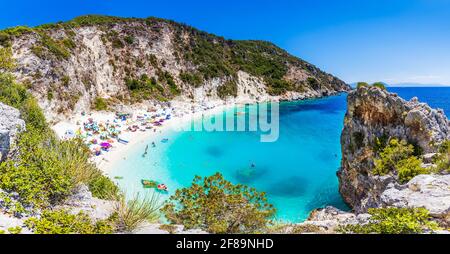 Lefkada, Griechenland. Panorama des Agiofili Strandes. Vassiliki Dorf. Stockfoto