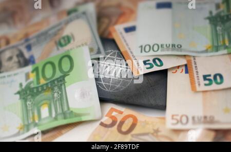 SWIFT. Society for Worldwide Interbank Financial Telecommunications. Internationale Zahlung. Geschäftshintergrund. Verschwommenes Konzept Stockfoto