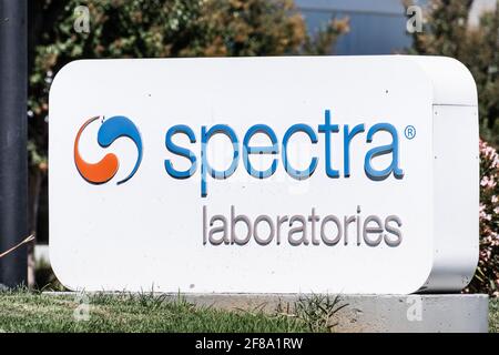 Sep 24, 2020 Milpitas / CA / USA - Logo von Spectra Laboratories am Hauptsitz des Silicon Valley; Spectra Laboratories Inc, eine Tochtergesellschaft von Fresenius, ist ein Provi Stockfoto