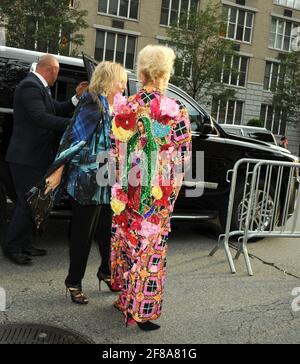 Joanna Lumley trägt Blondes bei der Absolutely Fabulous The Movie New York Premiere, die am Montag, den 18. Juli 2016, im SVA Theater in New York City stattfand. Foto von Jennifer Graylock-Graylock.com 917-519-7666 Stockfoto