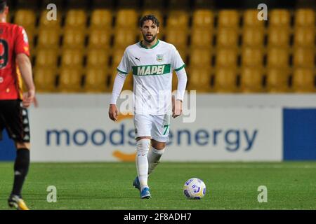 Benevento, Italien. April 2021. Manuel Locatelli Spieler von Sassuolo, während des Spiels der italienischen Fußball-Liga Serie A zwischen Benevento gegen Sassuolo Endergebnis 0-1, Spiel im Ciro Vigorito Stadion in Benevento gespielt. Italien, 12. April 2021. (Foto von Vincenzo Izzo/Sipa USA) Quelle: SIPA USA/Alamy Live News Stockfoto