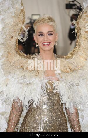 Katy Perry kommt zur Met Costume Gala Heavenly Bodies 2018, die am Montag, den 7. Mai 2018, im Metropolitan Museum of Art in New York City stattfindet. Foto von Jennifer Graylock-Graylock.com 917-519-7666 Stockfoto