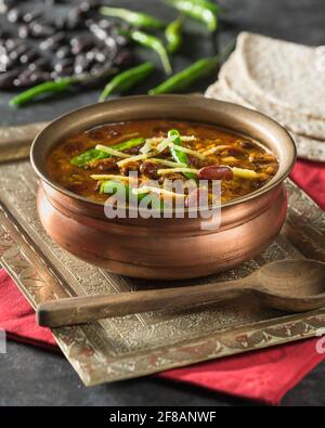 Rajma Masala. Rotes Nierenknierenknierenkr Indische Küche Stockfoto
