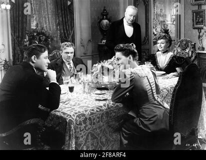 JACK CARSON JAMES CAGNEY OLIVIA de HAVILLAND und RITA HAYWORTH im ERDBEERBLONDEN 1941 Regisseur RAOUL WALSH Drehbuch Julius J. und Philip G. Epstein nach dem Theaterstück „One Sunday Afternoon“ von James Hagan gowns Orry-Kelly Warner Bros Stockfoto