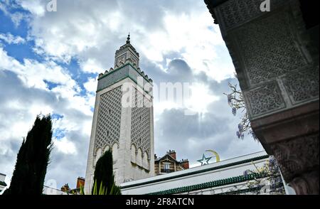 Der Vorabend des Ramadan 2021, die große Moschee von Paris (La Grande Mosquee De Paris) und ihre speziellen Ramadan-Gebäck in Paris, Frankreich am 12. April 2021. Foto von Karim Ait Adjedjou/Avenir Pictures/ABACAPRESS.COM Stockfoto