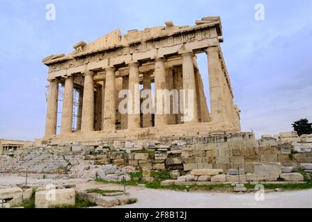 Parthenon (Athene Parthenos) ist der beeindruckende Haupttempel der Akropolis und ist der Jungfrau Athene aus dem 5. Jahrhundert v. Chr., Athen, gewidmet Stockfoto