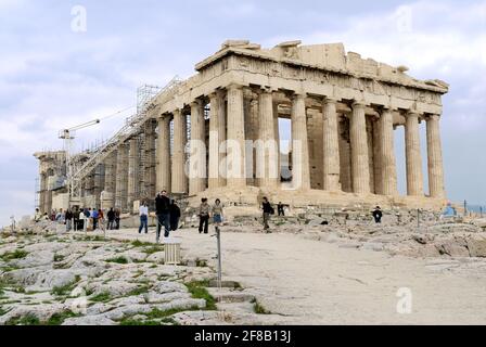 Parthenon (Athene Parthenos) ist der beeindruckende Haupttempel der Akropolis und ist der Jungfrau Athene aus dem 5. Jahrhundert v. Chr., Athen, gewidmet Stockfoto