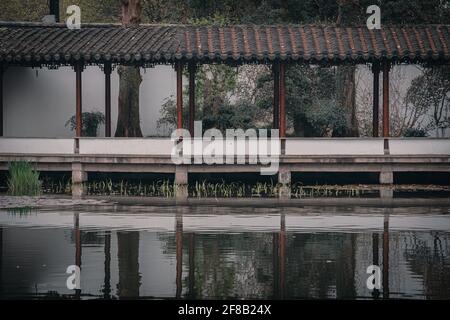 Landschaften des Guo Zhuang Gartens im Westsee von Hangzhou, einem klassischen chinesischen Garten in Hangzhou, China Stockfoto