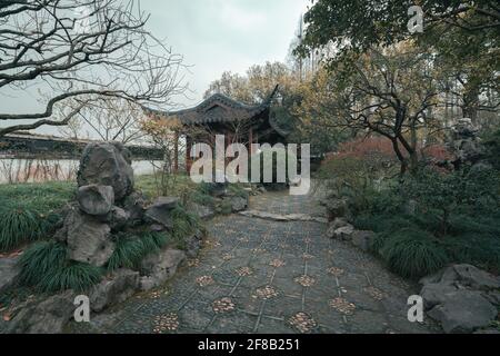 Landschaften des Guo Zhuang Gartens im Westsee von Hangzhou, einem klassischen chinesischen Garten in Hangzhou, China Stockfoto