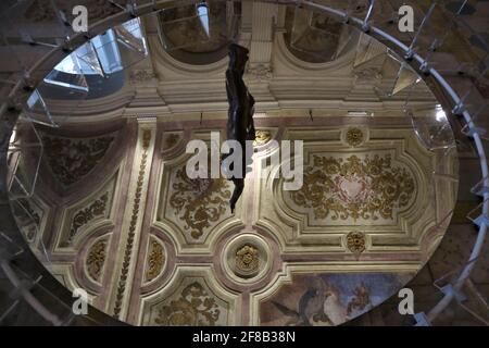 Napoli - Specchio circolare sul pavimento della cripta della Basilica Di Santa Maria alla Sanità Stockfoto