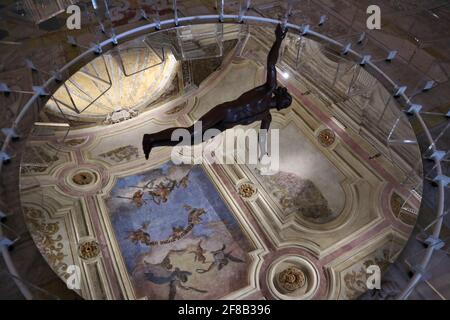 Napoli - Specchio sul pavimento della cripta della Basilica di Santa Maria alla Sanità Stockfoto